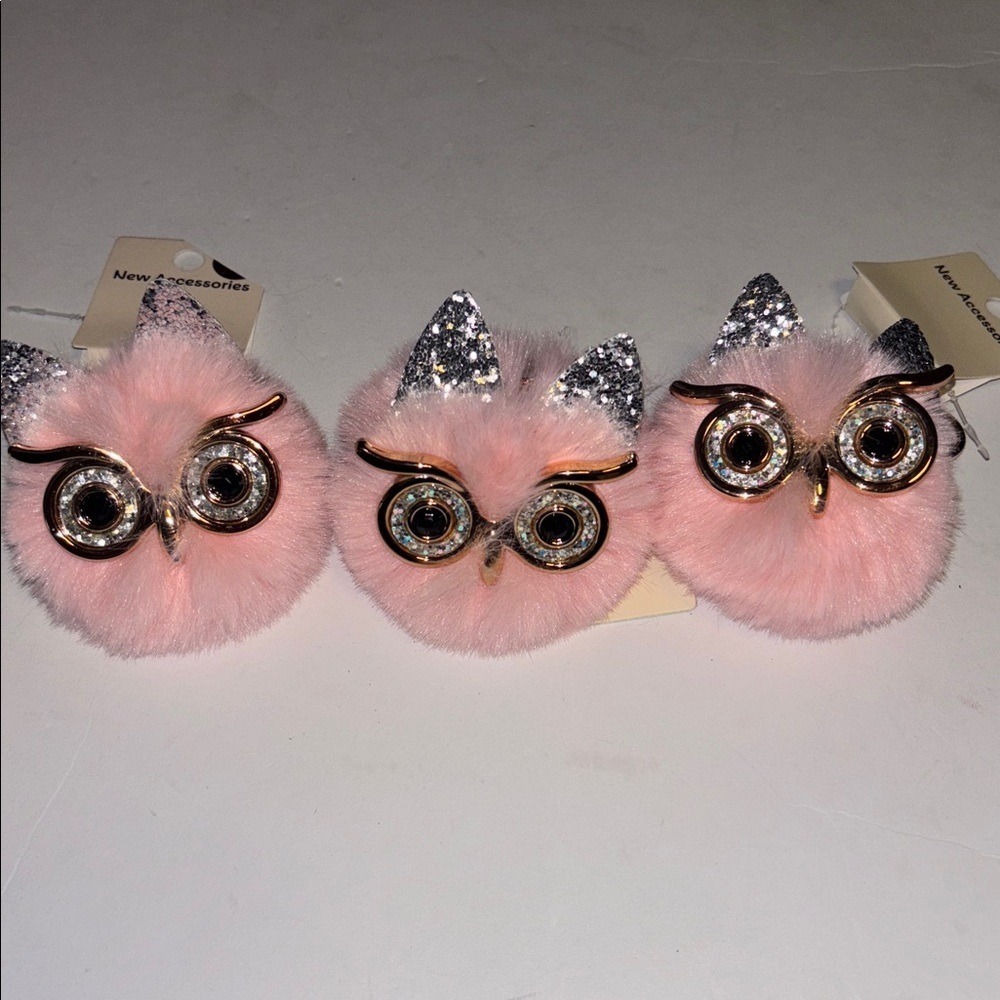 PINK OWL WITH SPARKLE EARS AND GOLD EYES KEY CHAIN
SELLING INDIVIDUALLY $12